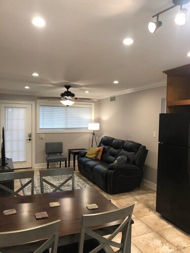 2 bedroom apartment next to LSU campus