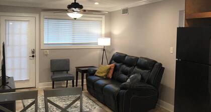 2 bedroom apartment next to LSU campus