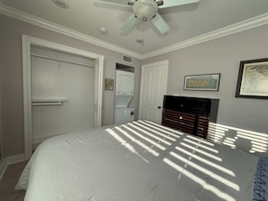 2 bedrooms, desk, iron/ironing board, WiFi