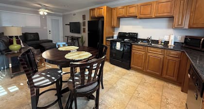 2 bedroom private apt & laundry