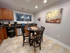 Dining - 1st floor 2 bedroom washer & dryer (Baton Rouge)