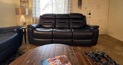 King bed first floor Mid City with Parking
