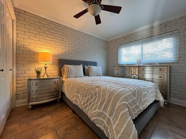 2 bedrooms, iron/ironing board, WiFi, bed sheets