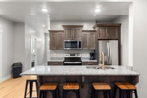 Micro-ondes, four, plaque de cuisson, lave-vaisselle