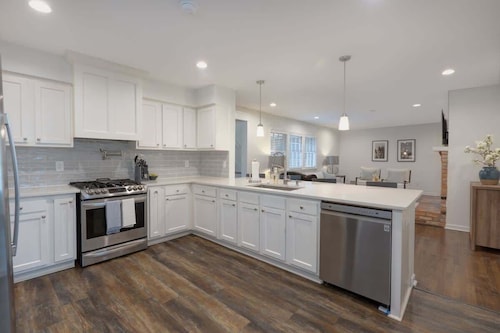 Group Getaway • 6BR Near Fort Benning • Huge Kitchen + Private Yard