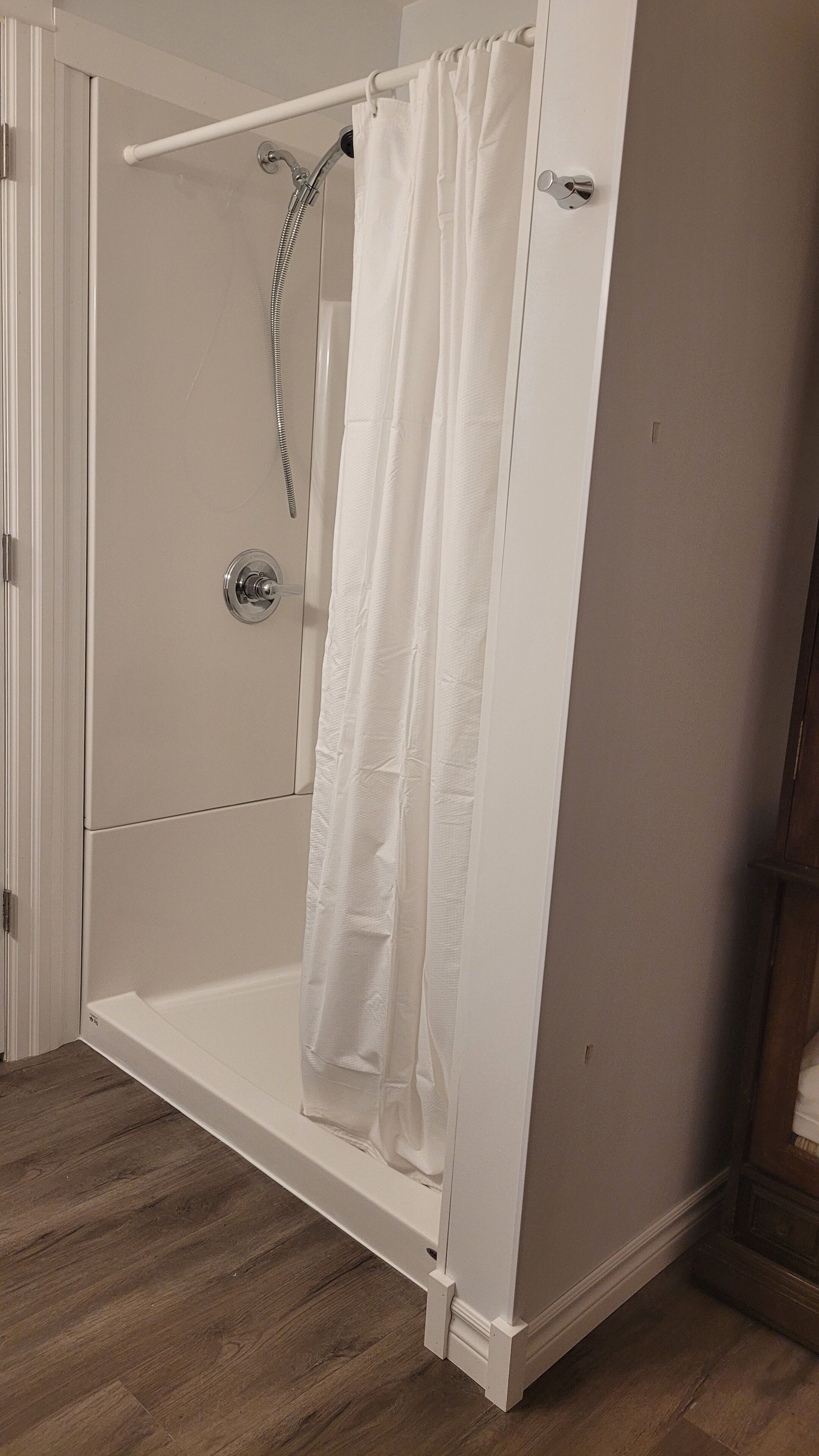 Dusch, hårtork, handdukar och tvål