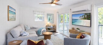 Walk to the Beach! Firepit, games, pets welcome, bring your boat!