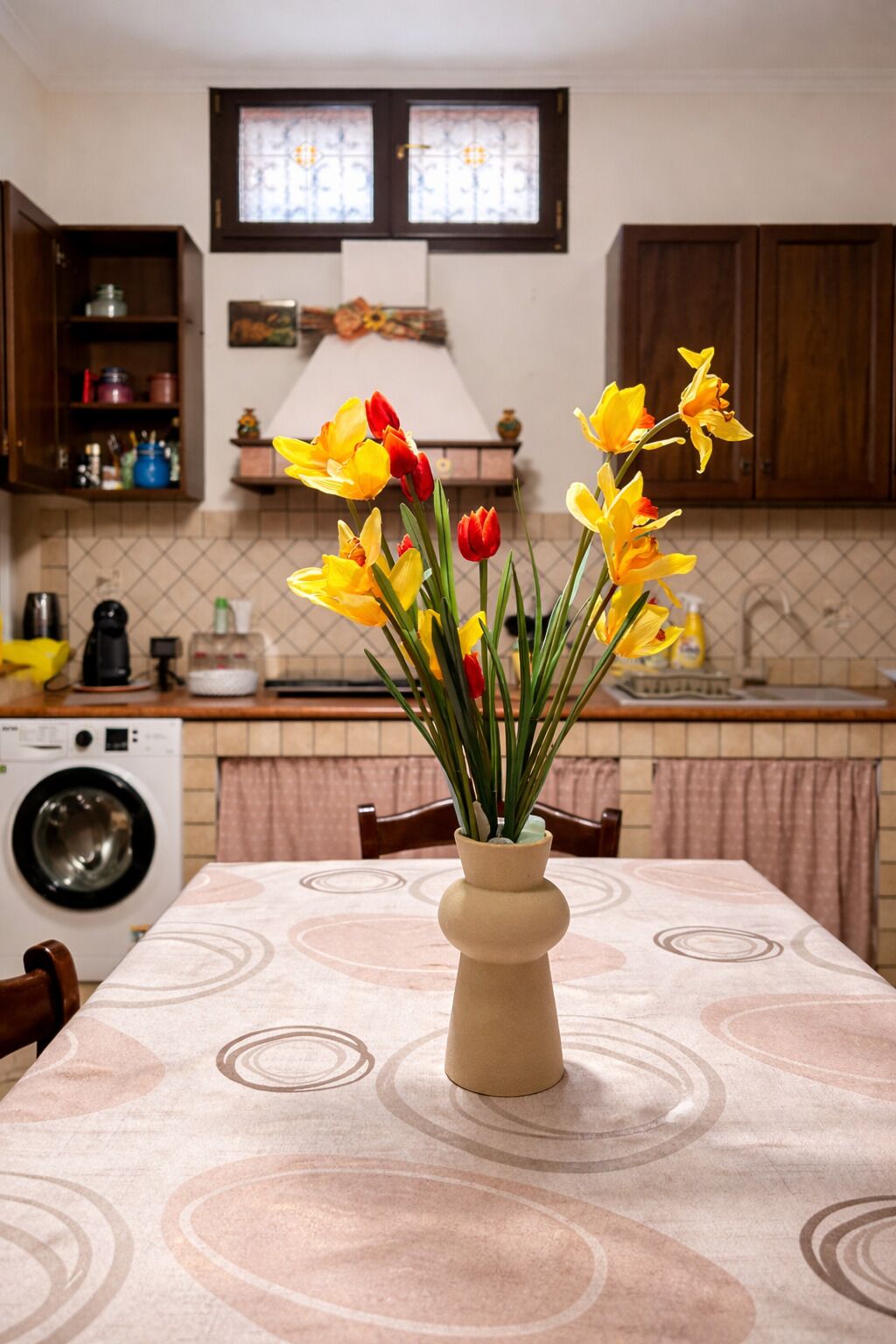 Frigorifero, microonde, piano cottura, macchina per tè/caffè