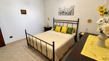 2 bedrooms, iron/ironing board, travel crib, free WiFi