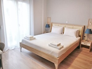 3 quartos, cofres nos quartos, escrivaninha