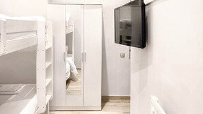 3 Schlafzimmer, Zimmersafe, Schreibtisch, Bügeleisen/Bügelbrett