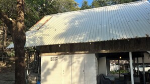 Unclassified image, 4 of 41, button - Rustic Beach Front Cabin. Pet Friendly!  (Sámara)
