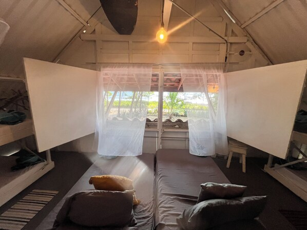 3 bedrooms, bed sheets