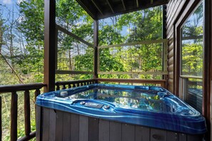 Bañera de hidromasaje al aire libre