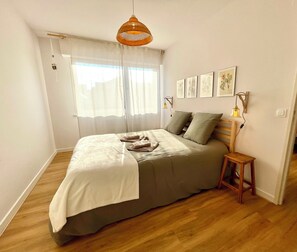 3 bedrooms, iron/ironing board, WiFi, bed sheets