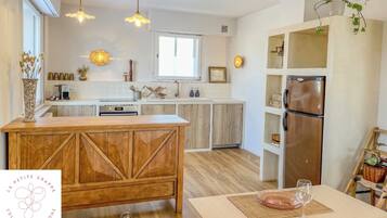 Micro-ondes, four, plaque de cuisson, lave-vaisselle