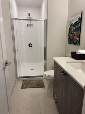 風筒、提供毛巾、廁紙