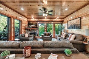 Télévision, cheminée, jeux vidéo, baby-foot