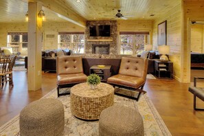 TV, fireplace, video games - Grand Smoky Mountain Retreat w/ Hot Tubs (Pigeon Forge)