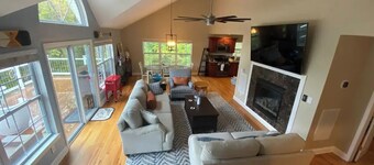 Cozy Lake house with private dock, kayak, canoe, and beach access. Pet Friendly!