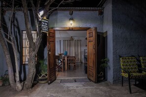House | Exterior - 3 Bedroom House Sleeps 6, Mini Bar, Free Parking (Livingstone)