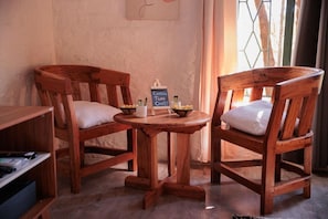 House | Dining - 3 Bedroom House Sleeps 6, Mini Bar, Free Parking (Livingstone)