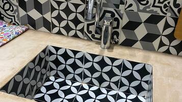 Shower, towels, soap, shampoo