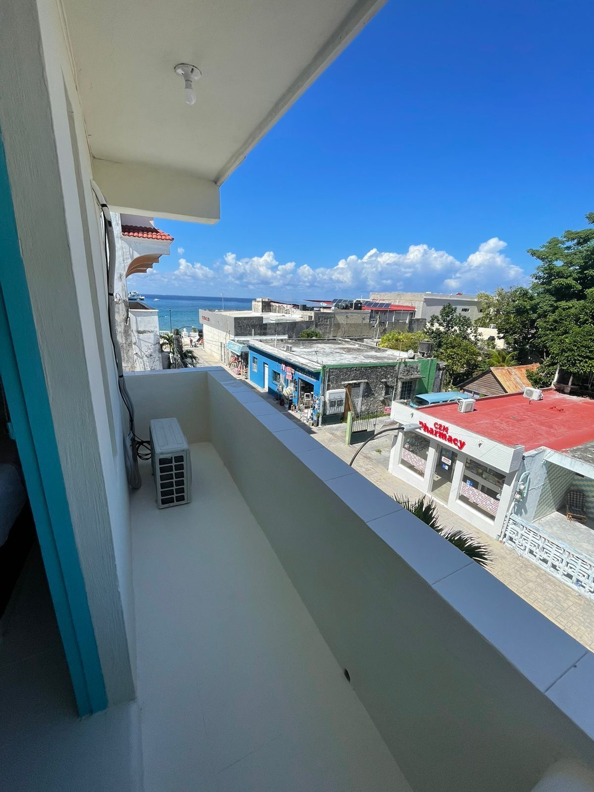 Phòng tiện nghi đơn giản, ban công | Hiên