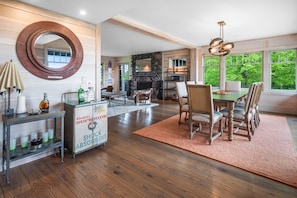 Dining - Saratoga's Musical Oasis|Heated Pool|King Bed|Mountain Views| (Greenfield center)