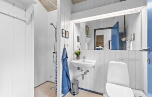 Shower - Beautiful home in Herning with WiFi (Herning)