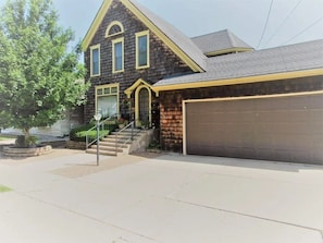 Exterior - Waterfront View Lake Michigan - Building Family Memories! (Menominee)