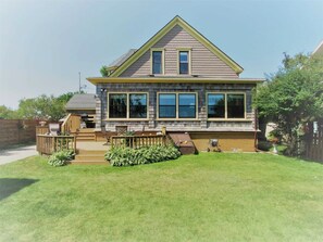 Exterior - Waterfront View Lake Michigan - Building Family Memories! (Menominee)