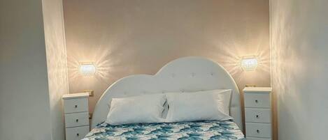 3 habitaciones, tabla de planchar con plancha, cuna de viaje y wifi