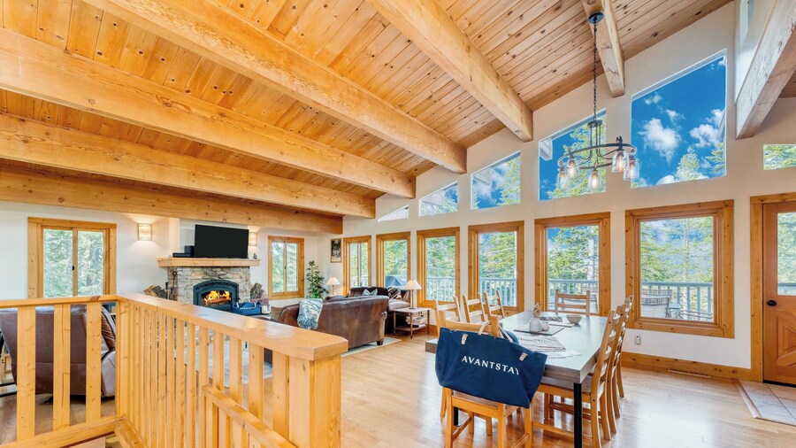 Lake + Beach Access, Pool, Tennis Walk to Chambers Tahoe Timber by Avantstay