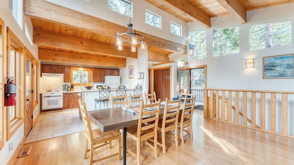 Lake + Beach Access, Pool, Tennis Walk To Chambers Tahoe Timber By Avantstay - Lake Tahoe
