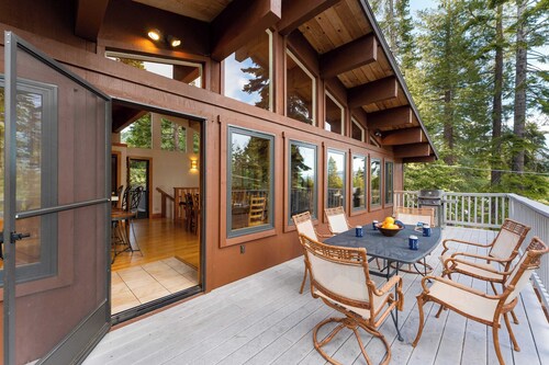 Lake + Beach Access, Pool, Tennis Walk to Chambers Tahoe Timber by Avantstay