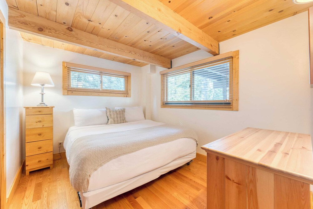 Tahoe Timber By Avantstay Beach + Lake Access - Lake Tahoe