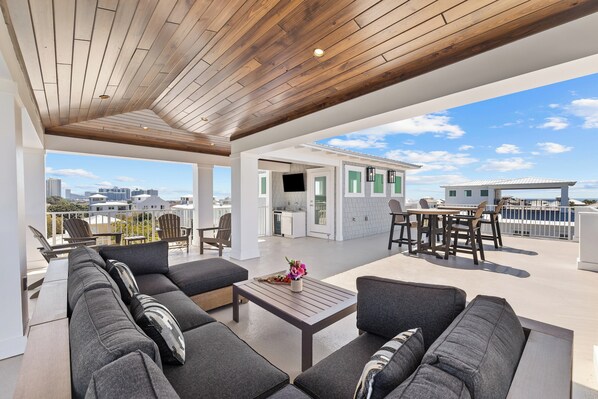 屋外ダイニングエリア