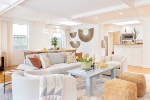 Interior - La Jolla Living by Avantstay A+ Location Private Backyard Lounge (La Jolla)