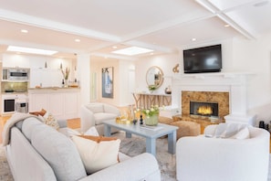 Interior - La Jolla Living by Avantstay A+ Location Private Backyard Lounge (La Jolla)