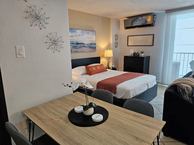 Short Walk To Beach, Hotel San Juan, & Restaurants! 2-bed Studio In Isla Verde - Puerto Rico