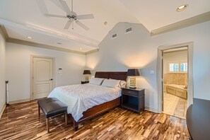 3 bedrooms, iron/ironing board - 5201 Floyd St, Houston TX (Houston)