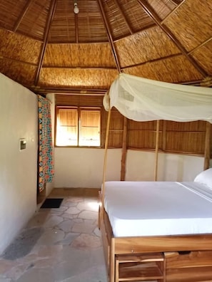 10 bedrooms, Egyptian cotton sheets, premium bedding -  Refuge du Mont Agou (Agou)