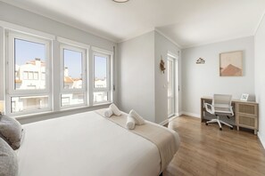 3 bedrooms, travel cot, Internet, bed sheets
