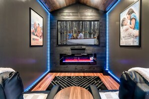 Interior - Epic Couples Retreat! Theatre! Waterfall! Jacuzzi! Firepits! (Pigeon Forge)