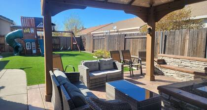 Home Away From Home!
Family Friendly near popular attractions in Elk Grove!