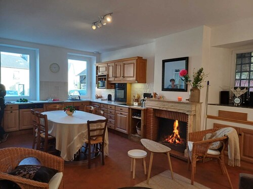 Charmante Maison de Famille Rénovée en 2024 au Coeur D'un Petite Village Breton