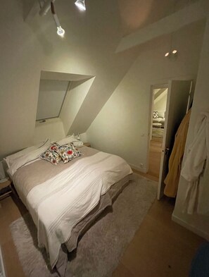 3 室のベッドルーム、アイロン / アイロン台、WiFi