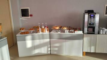 Colazione a buffet inclusa, servita tutte le mattine