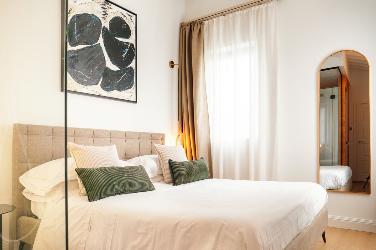 Premium bedding, down duvets, pillow-top beds, free minibar items